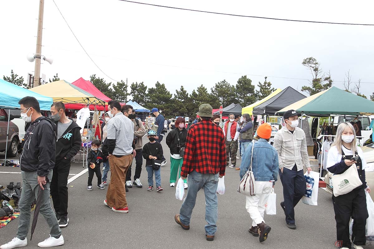 前回の開催地である神奈川県大磯町の『大磯ロングビーチ』から千葉県千葉市中央区の『ハーバーシティ蘇我』に場所を変え、開催された今回のSCMP。悪天候の予報にも関わらず多くの方が訪れました