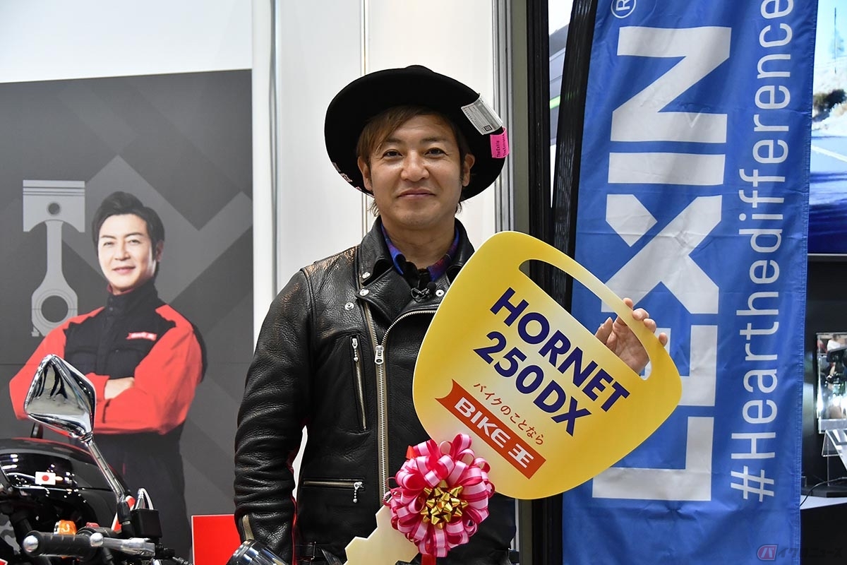 バイク王イメージキャラクターのつるの剛士さん