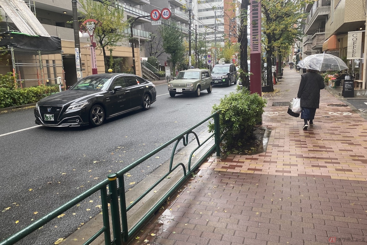 最高速を6km/h以下に制御された車体であれば、歩道や路側帯の走行も認められる