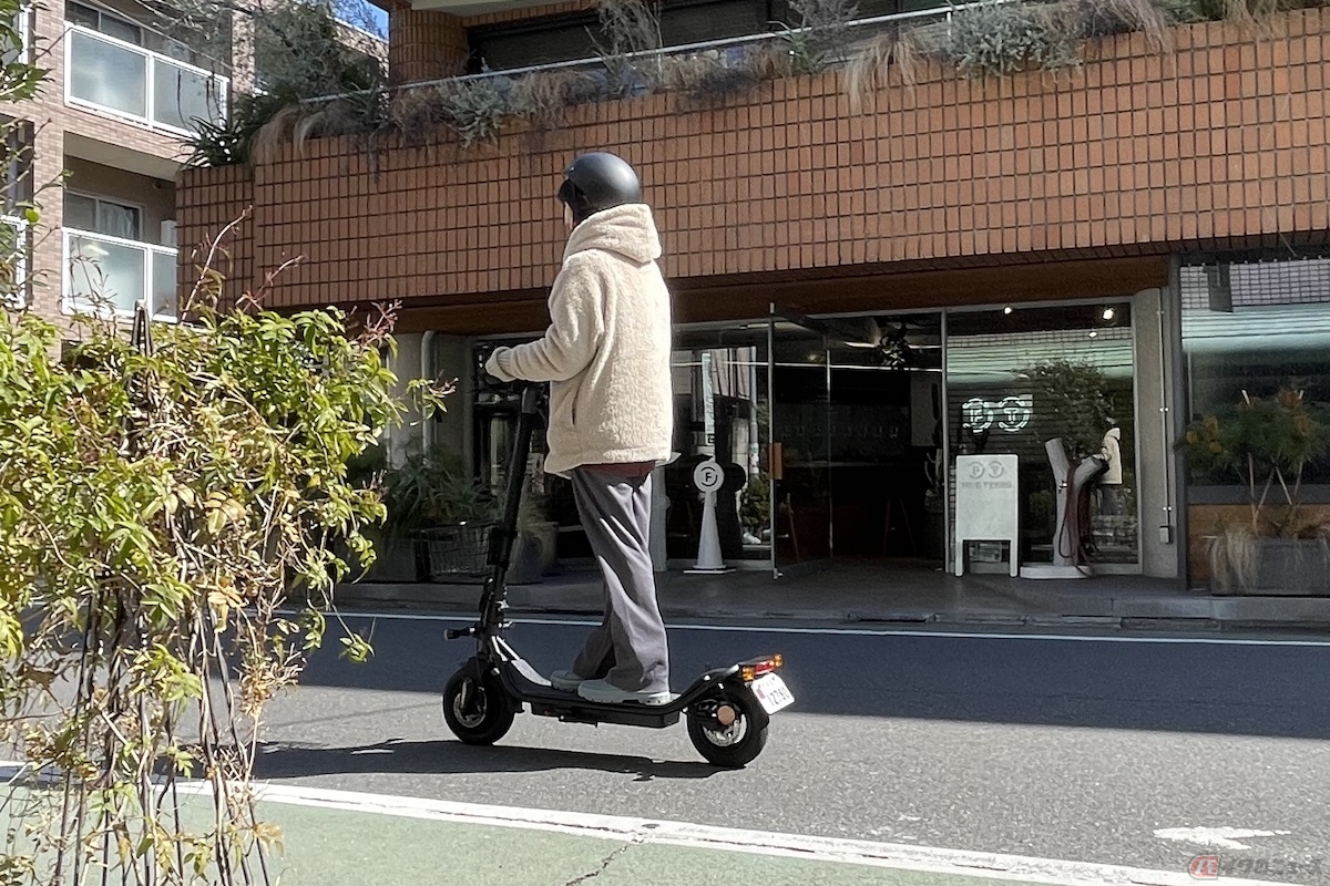 20km/h以下の速度でも、車道を走る以上は安全面でヘルメットの着用義務を設けるべき