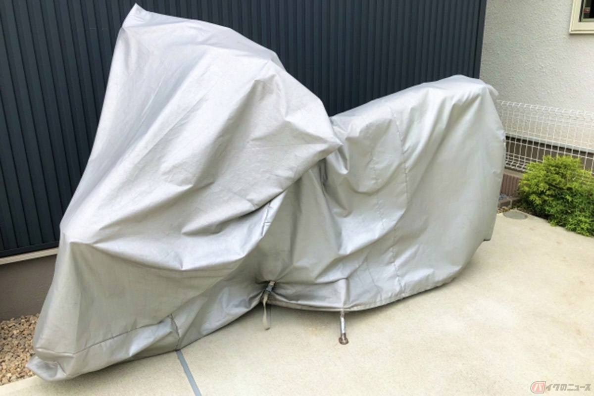 バイクにカバーをかけたり、ガレージで保管するなどの対策を取ることで、付着する花粉の量を減らすことは可能