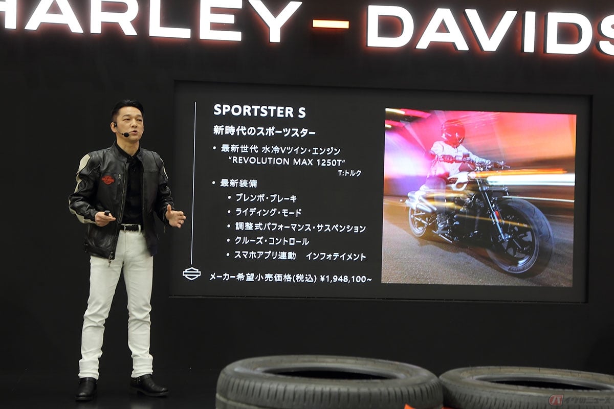 新時代の水冷DOHCエンジンである『レボリューション MAX -T』を搭載した『スポーツスターS』や1300台が即日完売したという『フォーティーエイト・ファイナルエディション』についてもこの日の壇上で紹介。2022年4月13日にオンラインで発表される予定の『スポーツスター』の新シリーズも注目したいところです