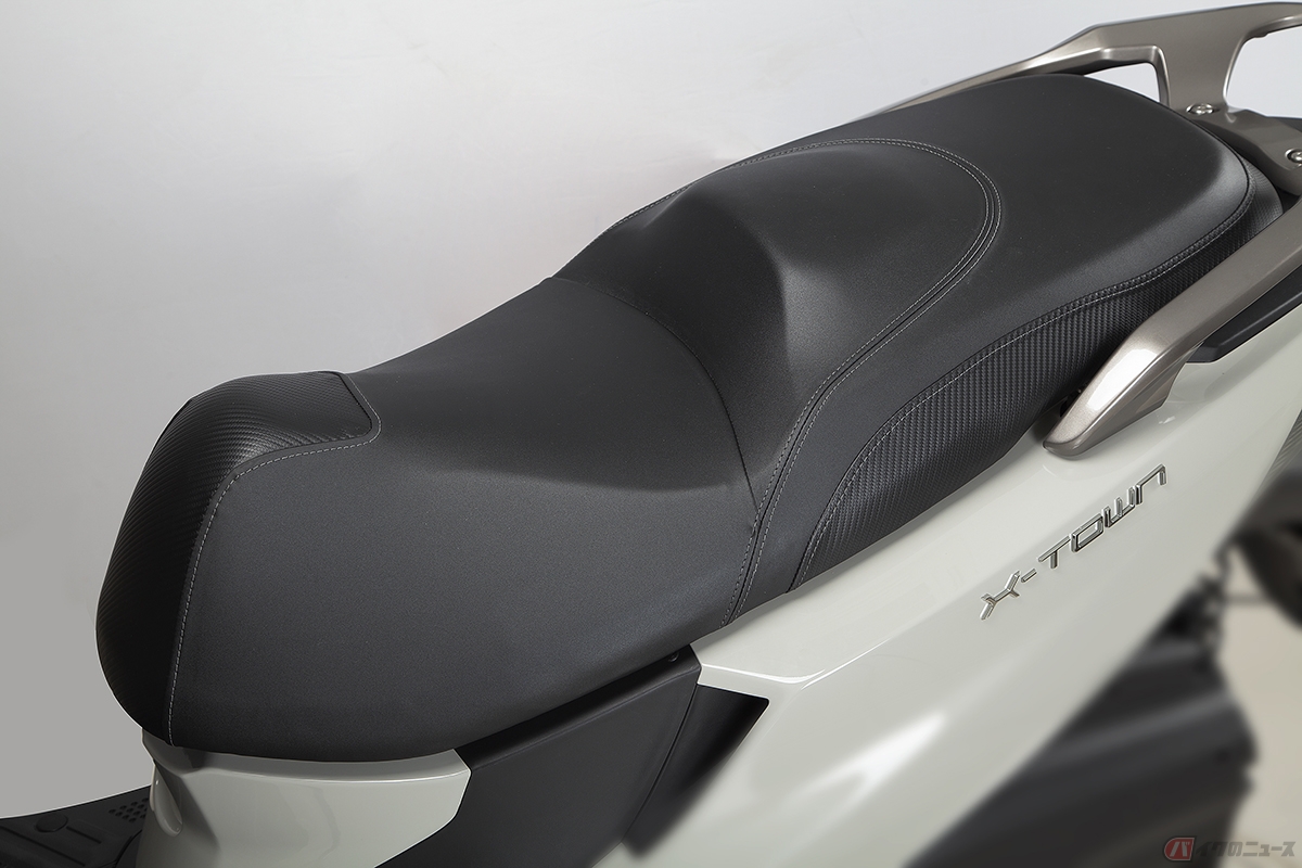 キムコ「X-TOWN CT125/250」のシート