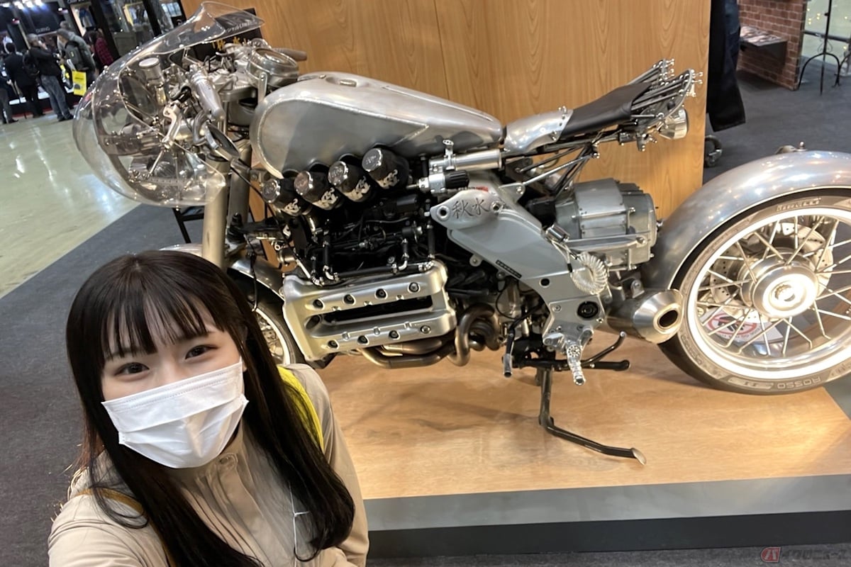 RIDEZブースに展示されていた「秋水」という名の近未来的なバイク