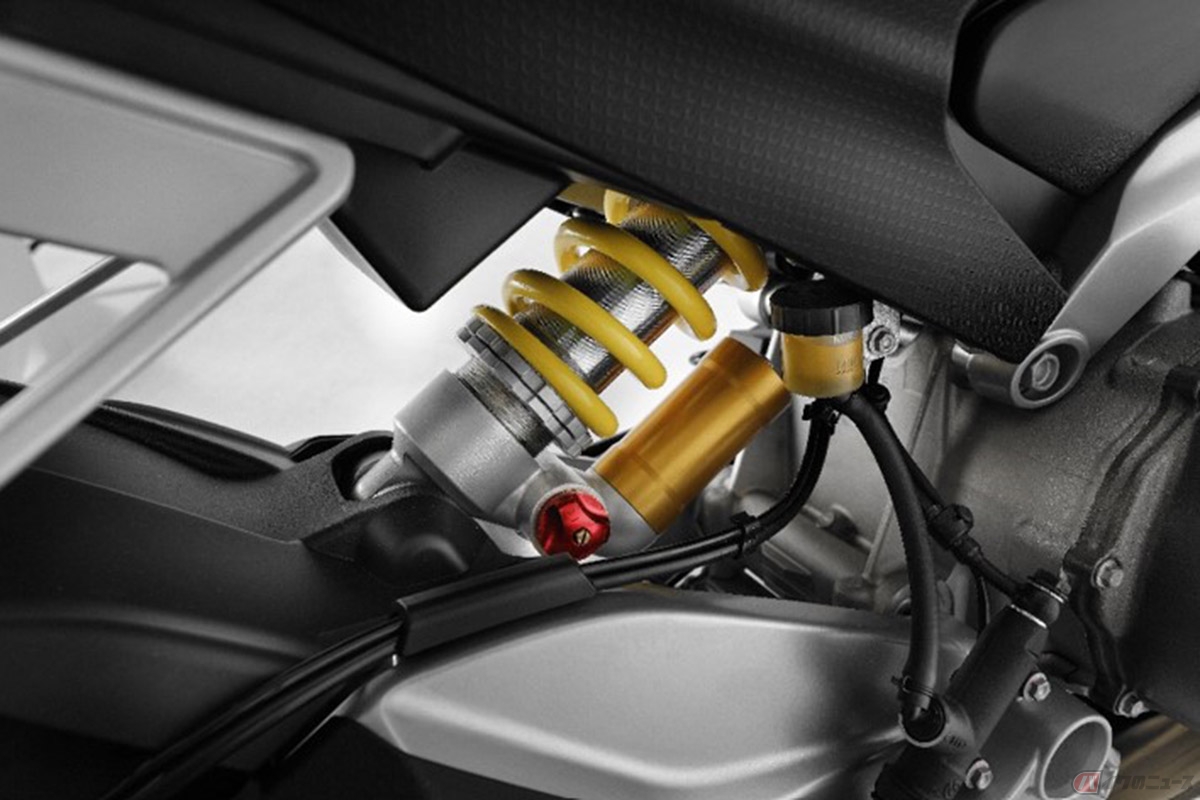 アプリリア「トゥオーノ660ファクトリー」。より精巧なサスペンションが搭載されています