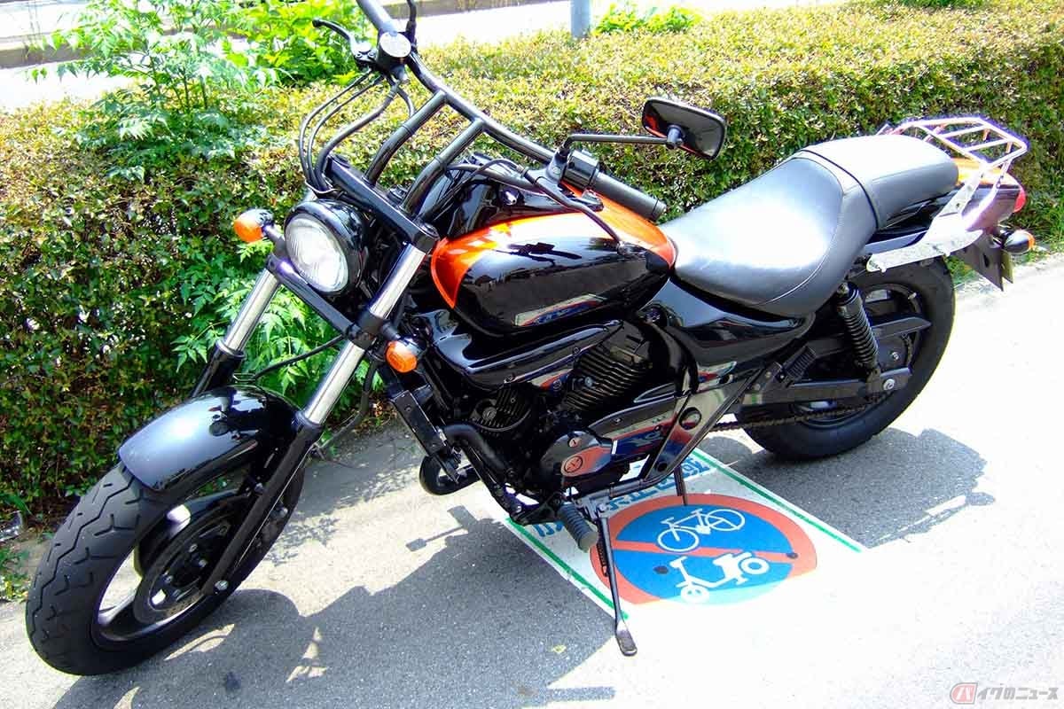 路上駐車をする様子