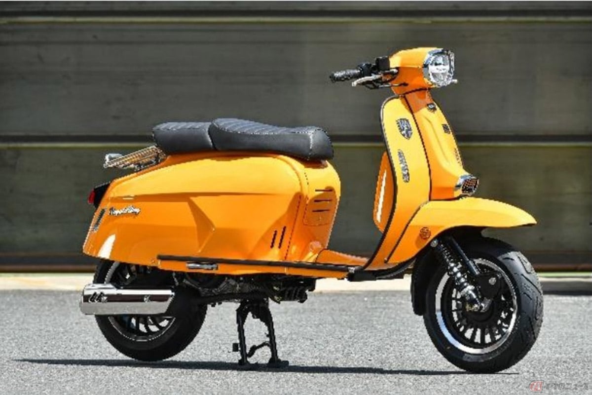 イギリスのブランド「Royal Alloy」製のフル・スチールボディ・スクーター「GP125」