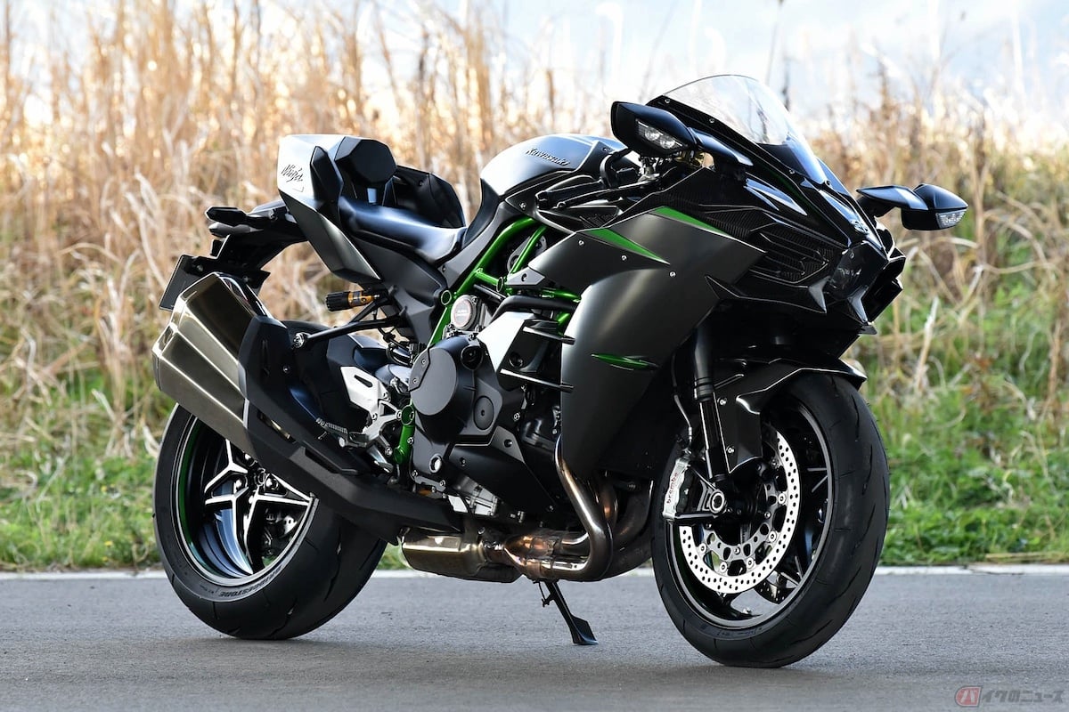 前作では「GPZ900R」で登場したトム・クルーズ、『トップガン マーヴェリック』では「H2」で登場します