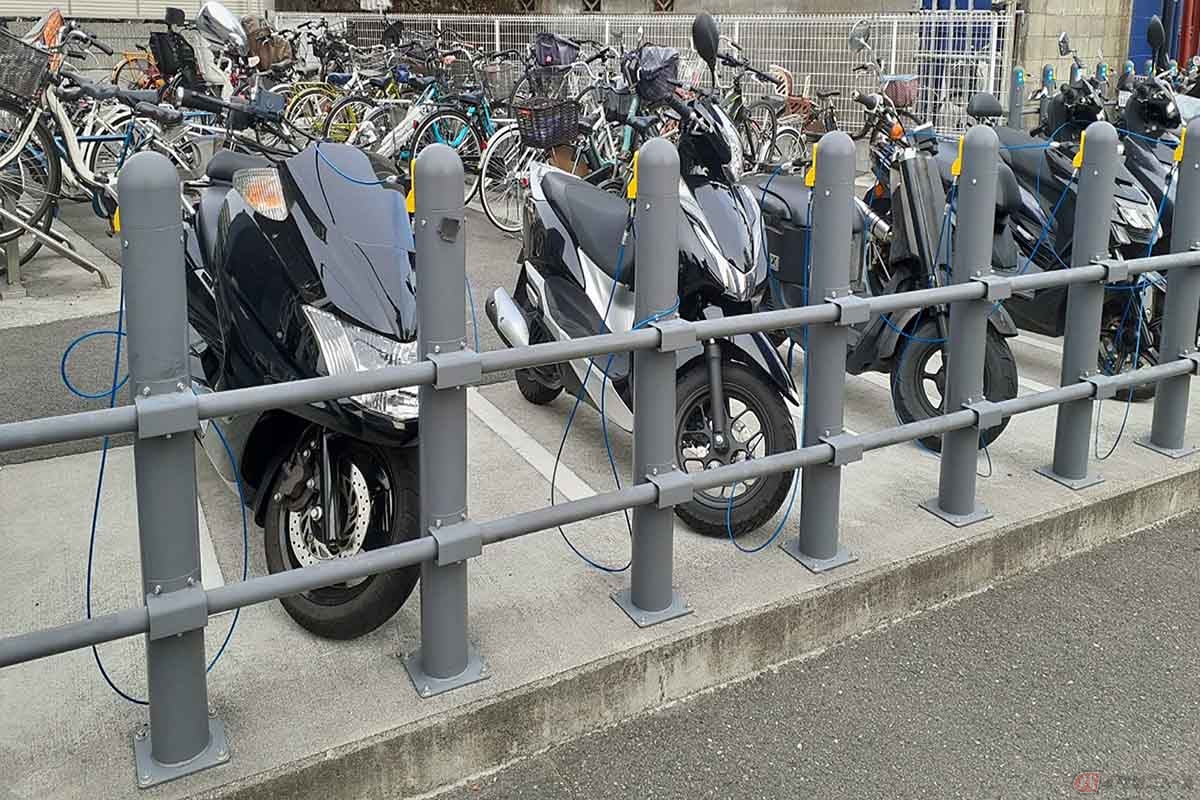 バイク用の屋外型駐輪場