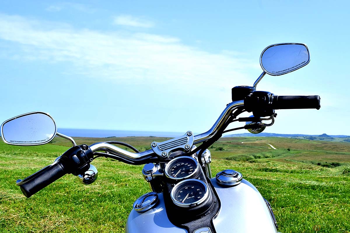 バイクのタコメーターとスピードメーター