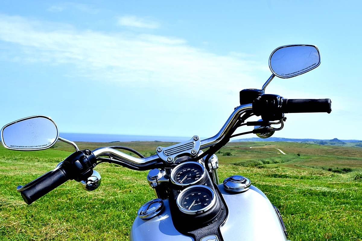 バイクのタコメーターとスピードメーター