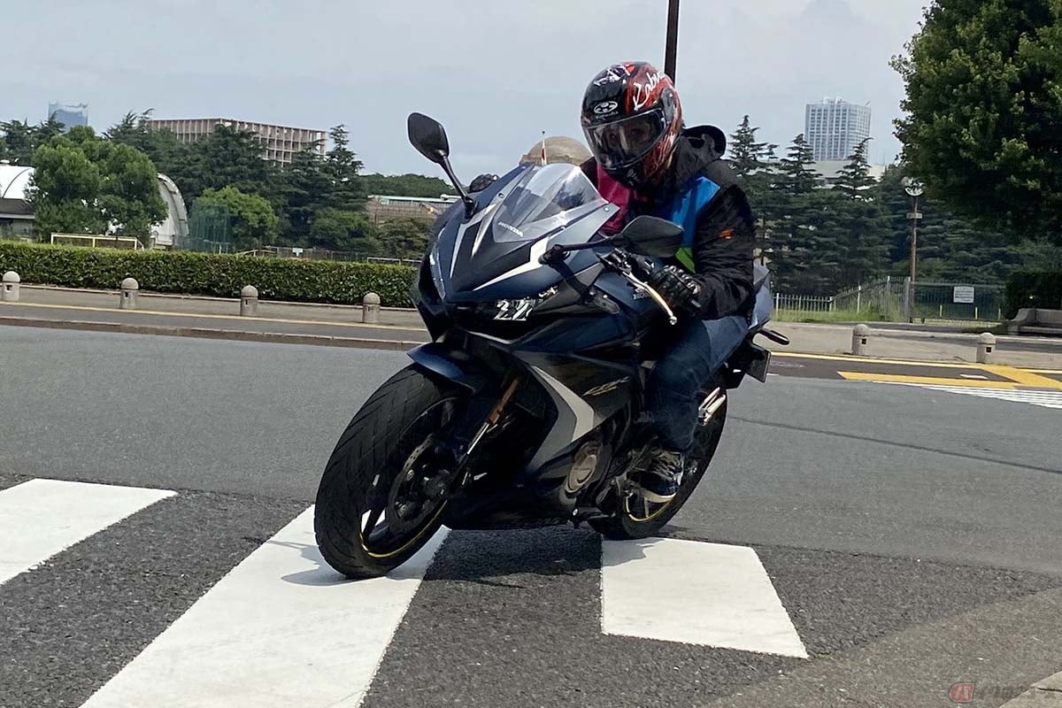 クリスさんのお気に入りNo. 1バイク、ホンダ「CBR400R」
