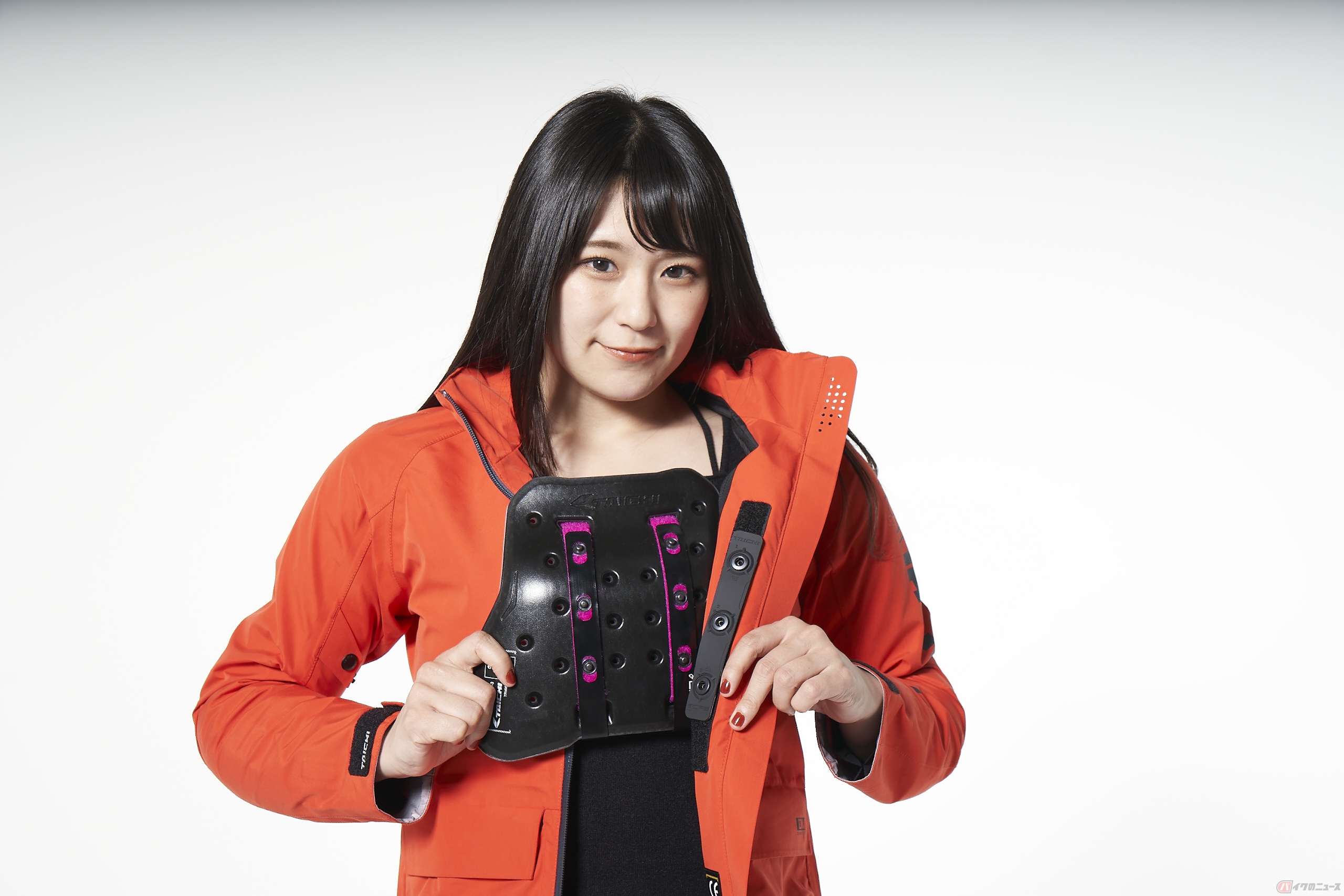 東京モーターサイクルショー2022のJMCA（一般社団法人 全国二輪車用品連合会）ブースに展示された胸部プロテクター