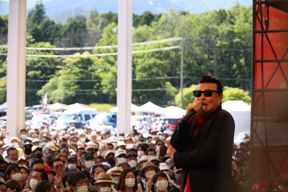 IKURA & FUNKEE STYLEライブでは、なんと往年のリーゼントスタイルでIKURAちゃんが登場