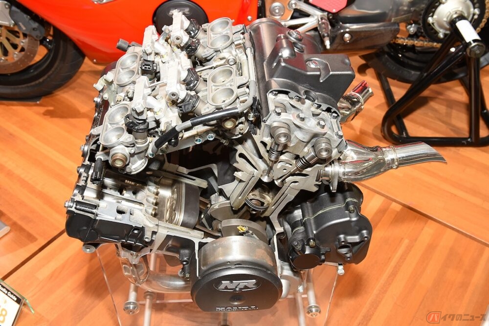 世界で初めて楕円ピストンエンジンを市販車に搭載した「NR」