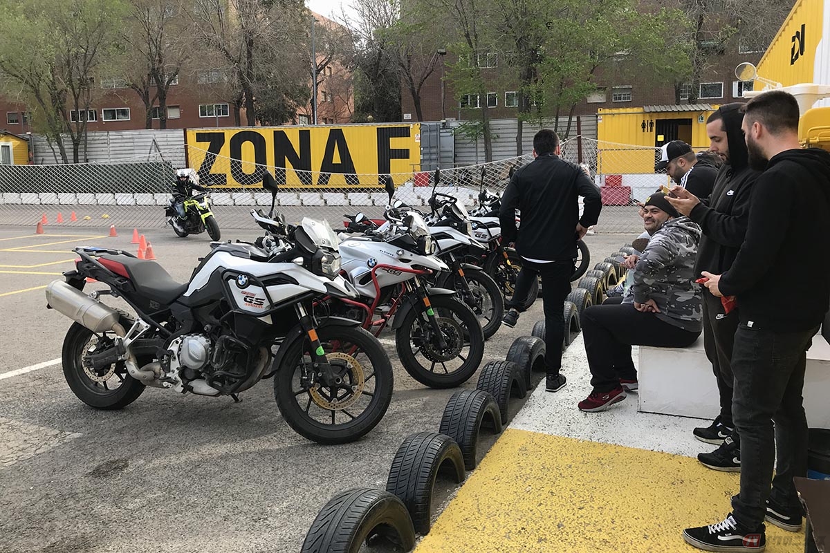 スペインの教習所で使用されているBMW Miotorrad「F700GS」の教習車