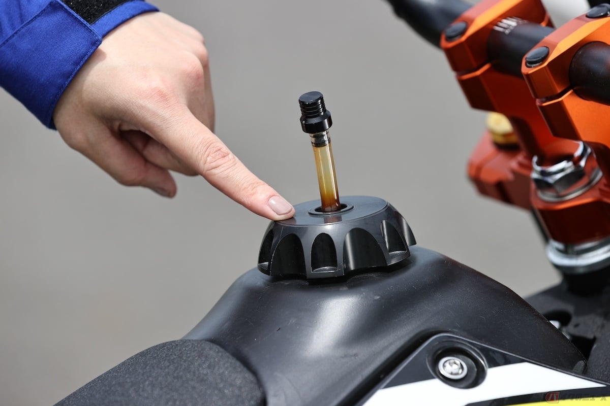 タンクキャップの上からホースが出てるバイクを初めて見た