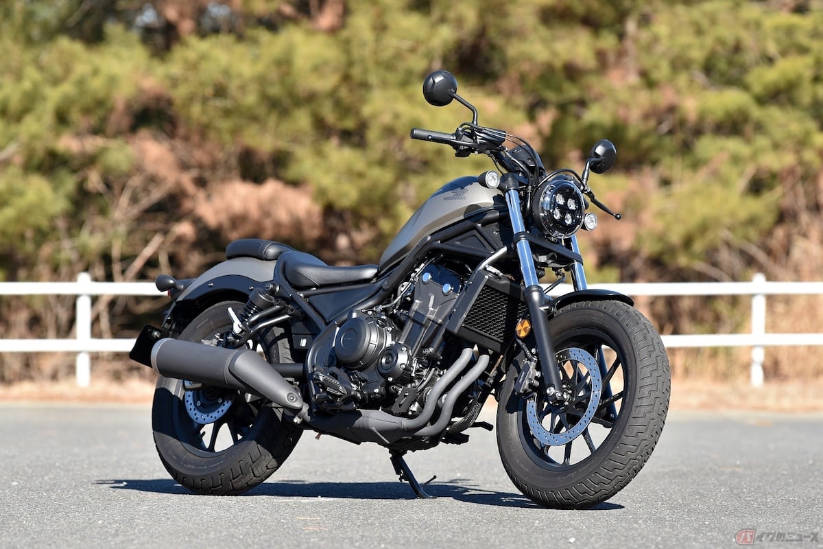 柳俊太郎は、ドラマ『ナンバMG5』(2022年)にゲスト出演し、ホンダのレブル500に乗っていました