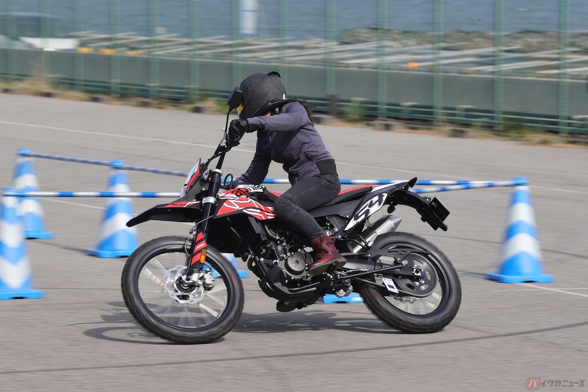 旋回中もバランスの良い車体のおかげで全く不安がない