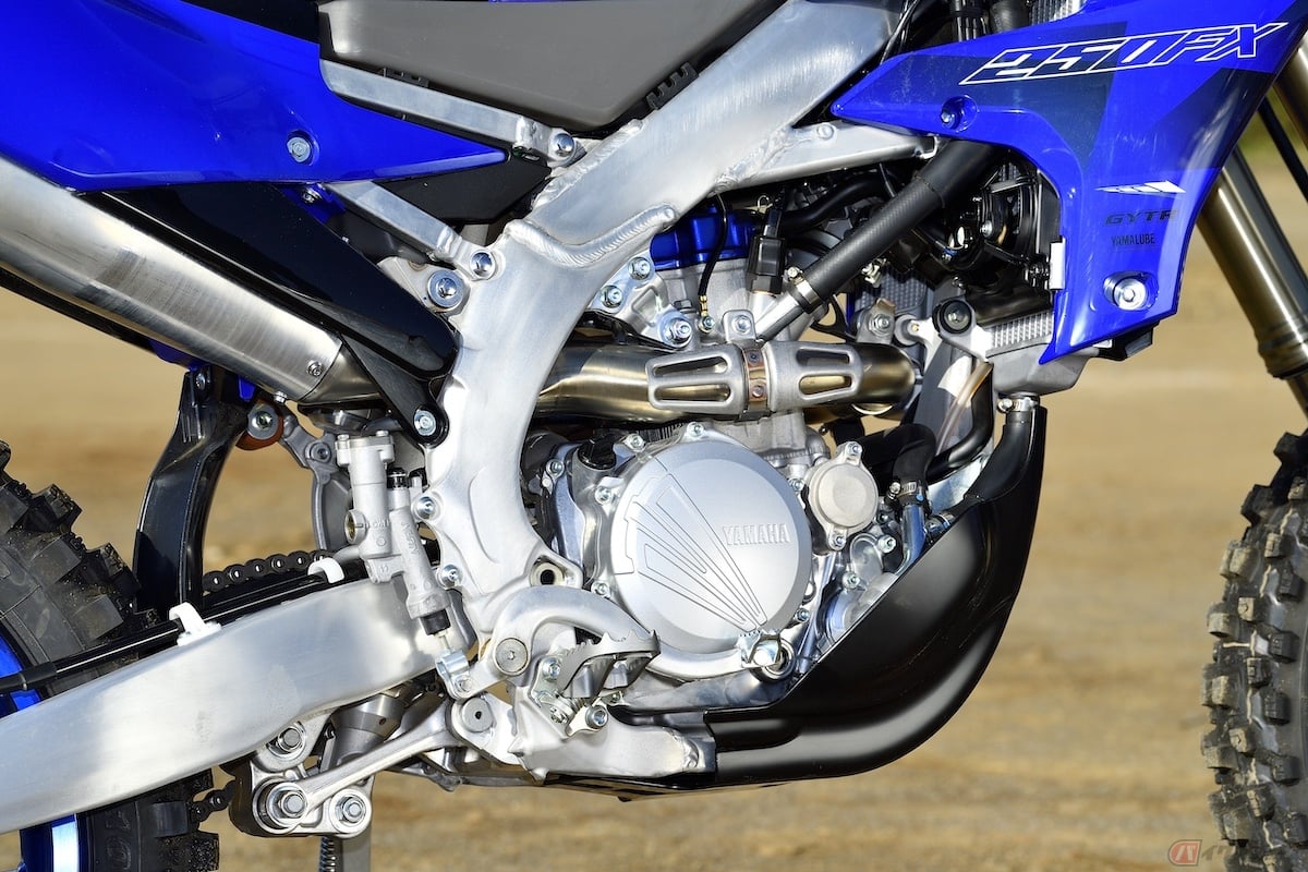 4ストロークエンジンを搭載したヤマハの競技用マシン「YZ250FX」