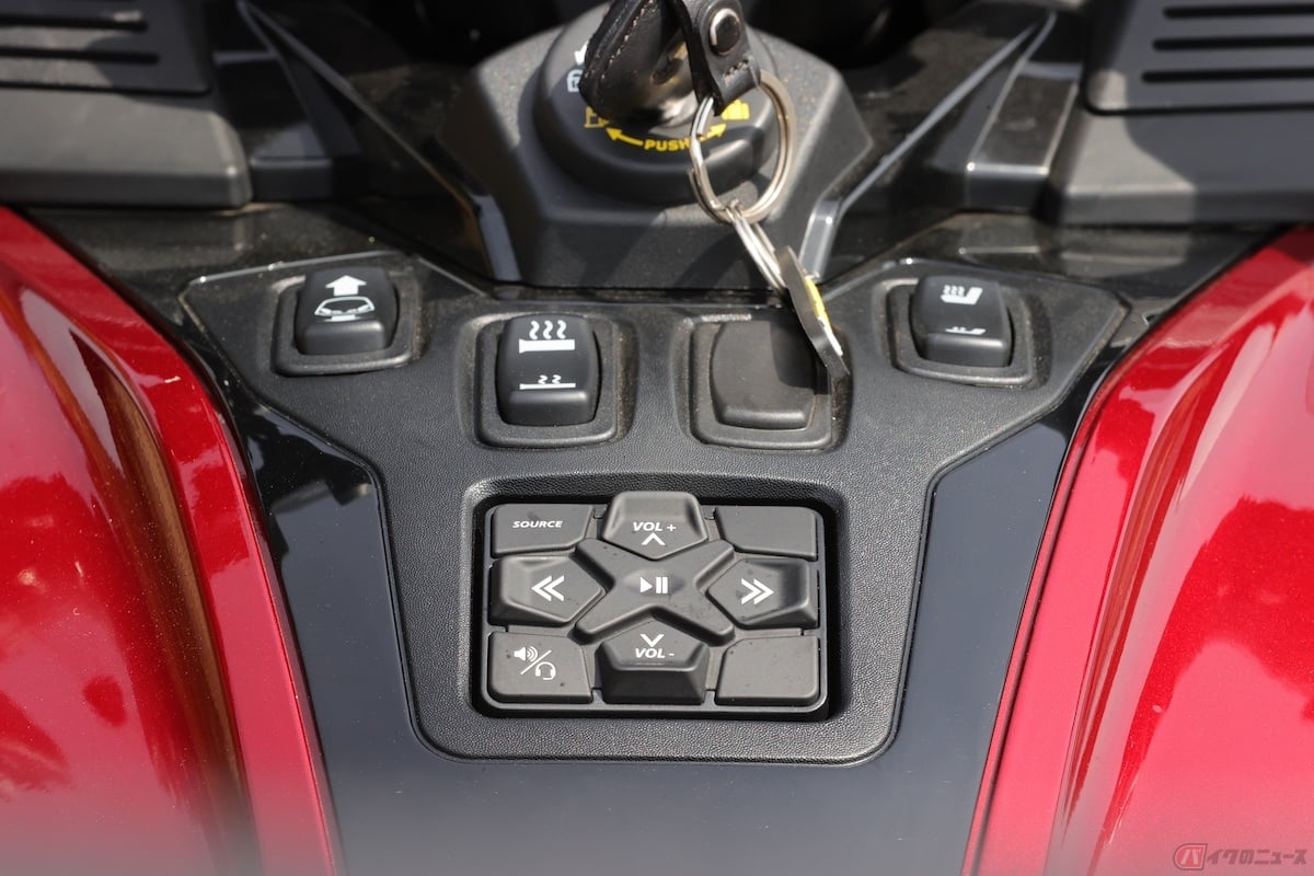 オーディオの設定やシートヒーターなど多彩な機能を装