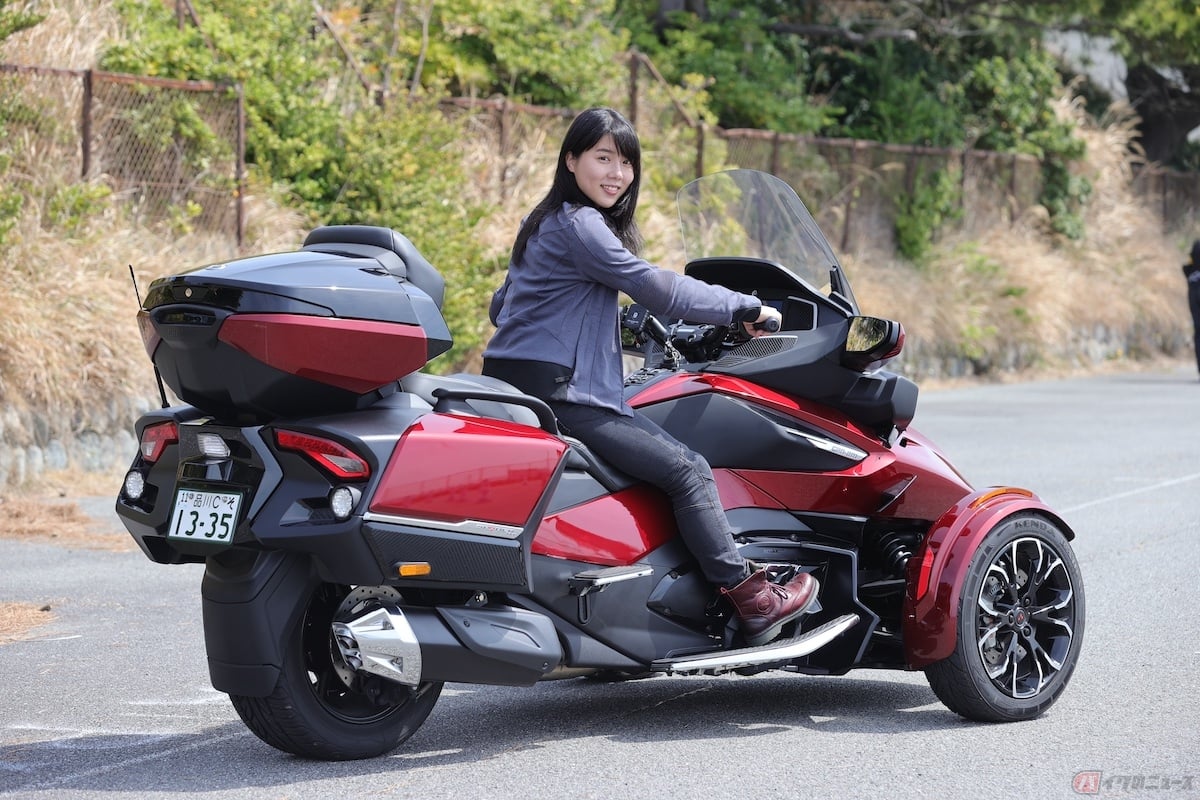安定感抜群の『SPYDER RT LIMITED』は、足を地面に着くことなく停車できる