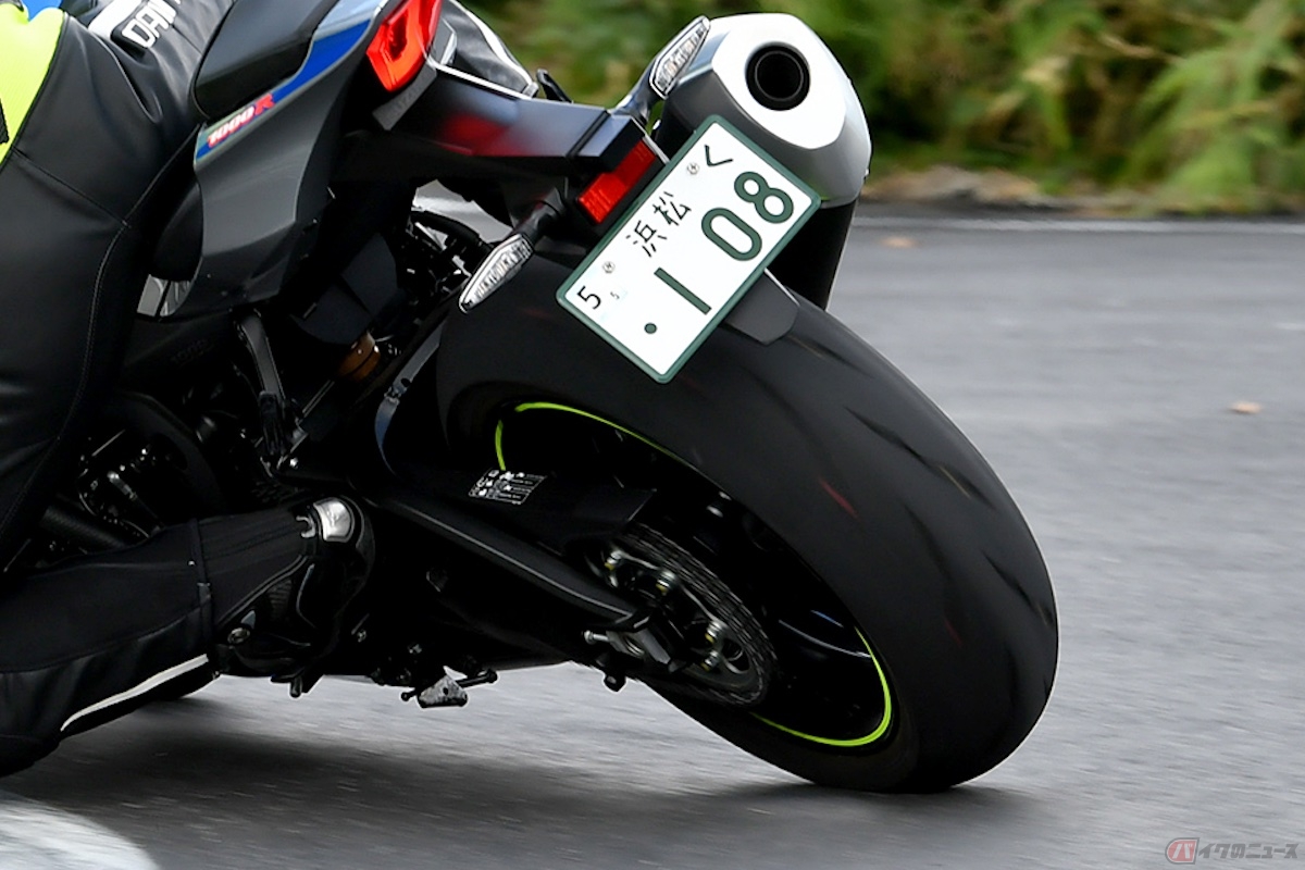 バイクは、ほとんどすべての車種が後輪駆動です