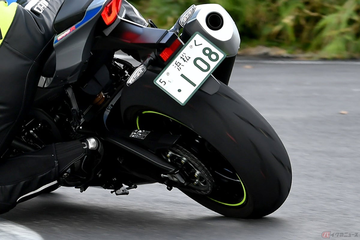バイクは、ほとんどすべての車種が後輪駆動です