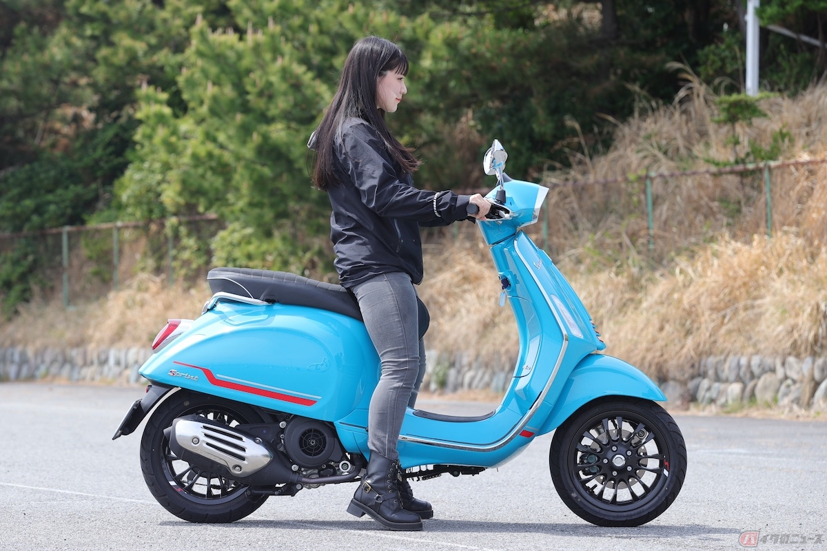 足つき性(筆者身長158cm)は、シート前のほうに座ると両足のかかとが少し浮くぐらい