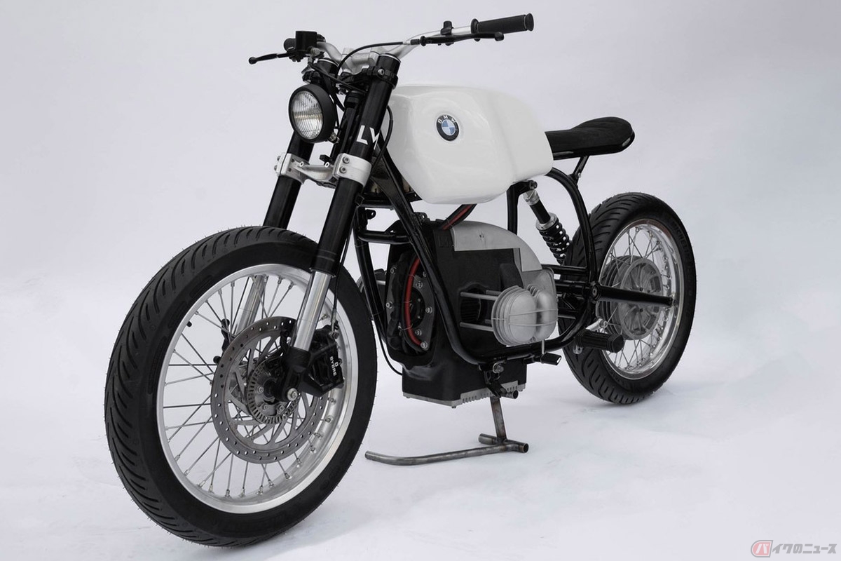 LM Creationsのキット「R00 kit」で電動化されたBMW Motorradボクサーエンジンを搭載した「R00」