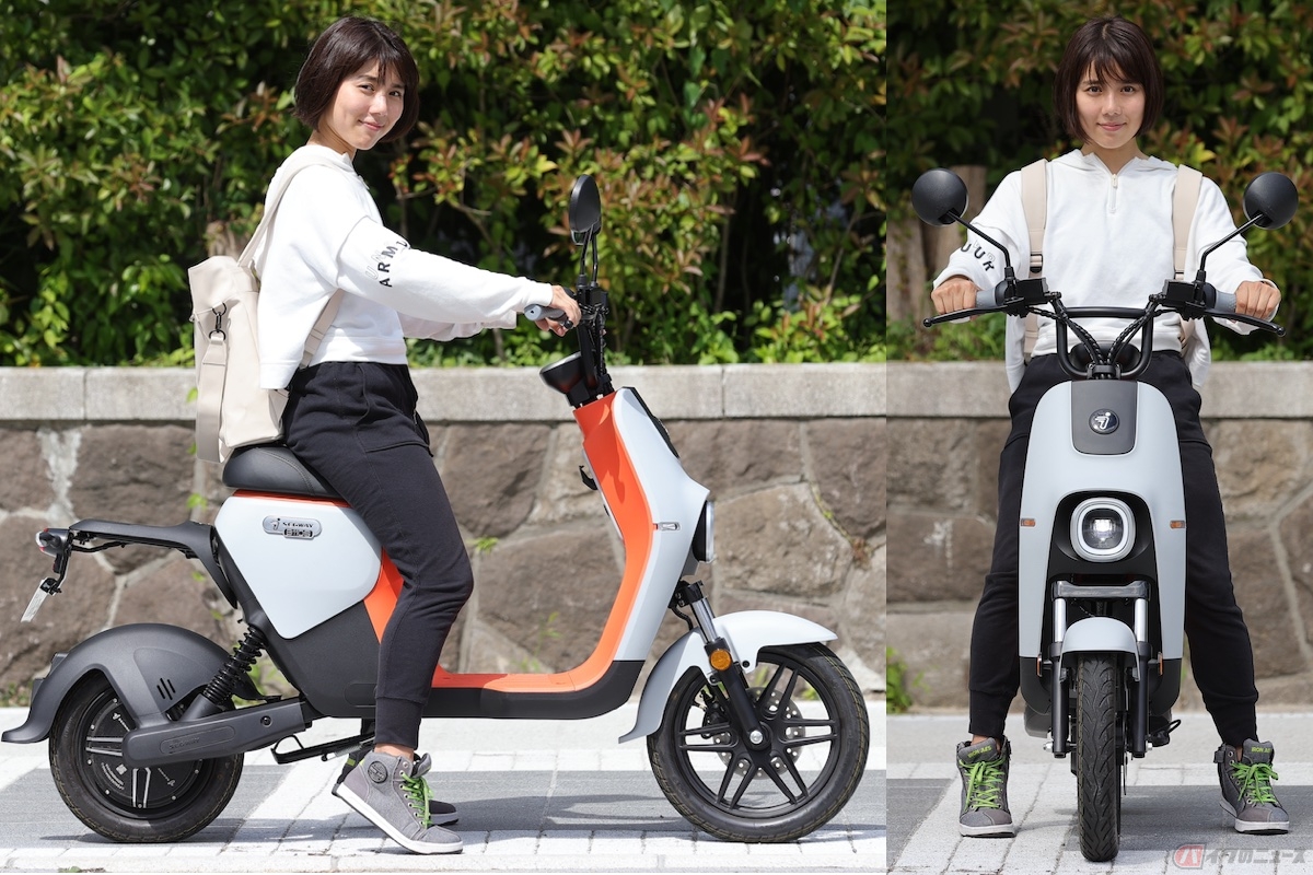 シート高は779mmで私(=身長160cm)が跨ると両足のつま先がつく感じです