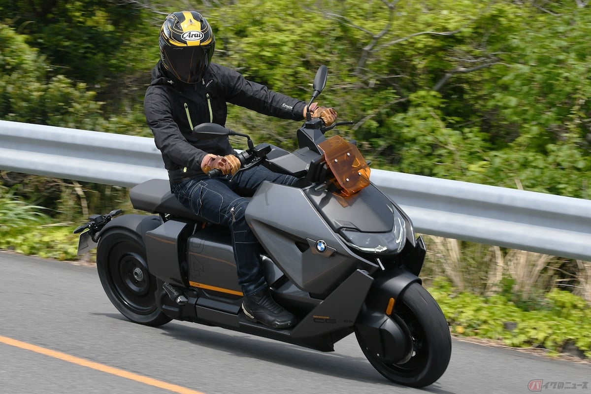 BMW Motorradの普通二輪電動スクーター「CE04」