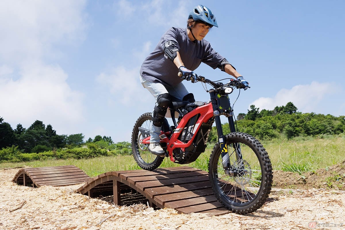 免許不要で電動バイクを楽しめるe-TRAIL PARK南箱根