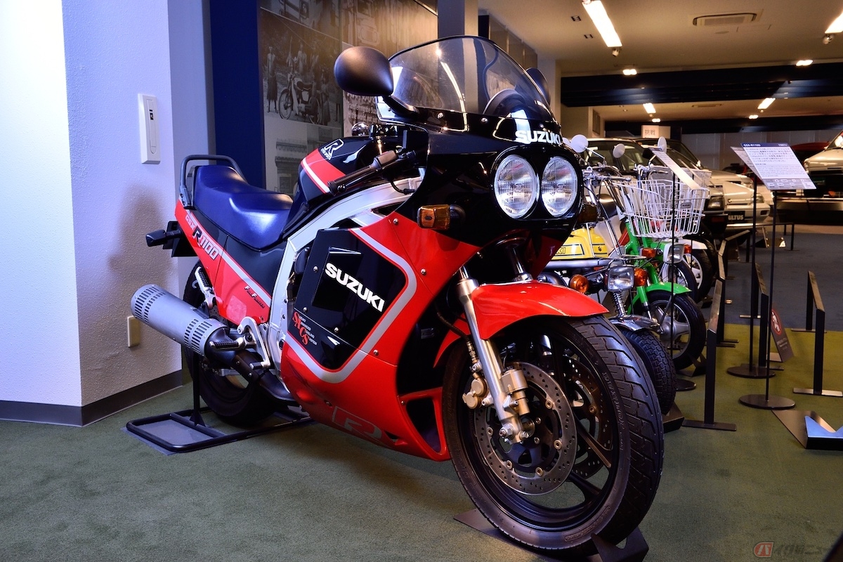 GSX-R750と同デザインを採用した「GSX-R1100(1987)」