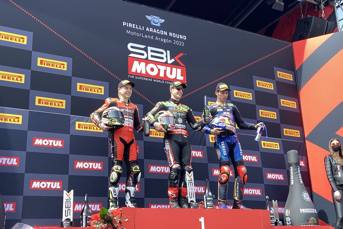 レース1で表彰台を獲得したJ・レイ選手、T・ラズガットリオグル選手、A・バウティスタ選手