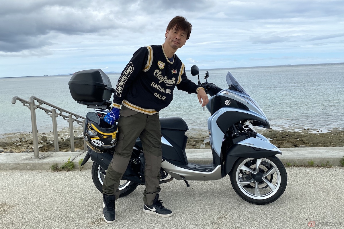 沖縄ツーリングは、バイクで走ると快適と語る筆者（青木タカオ）