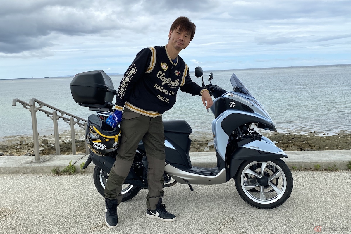 沖縄ツーリングは、バイクで走ると快適と語る筆者(青木タカオ)