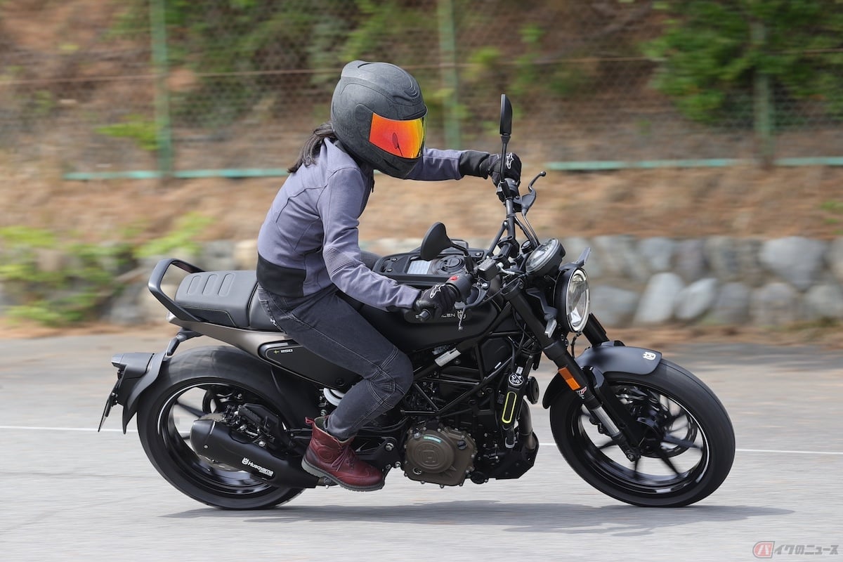 コーナリング時に車体を傾ける時がすごく楽しいハスクバーナ「スバルトピレン250」
