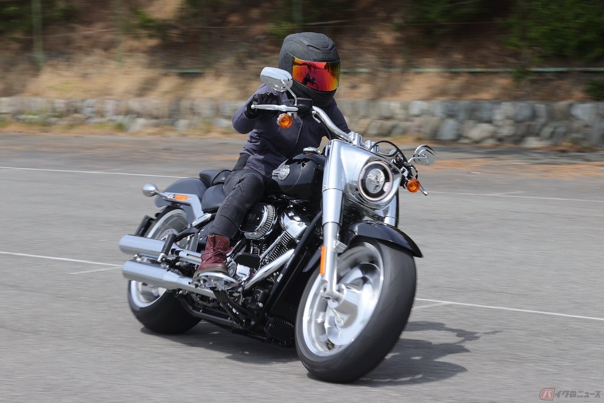 実際に走ってみるとコーナリング中も扱いやすく、アクセルを開けると元気よく音が響き快感です