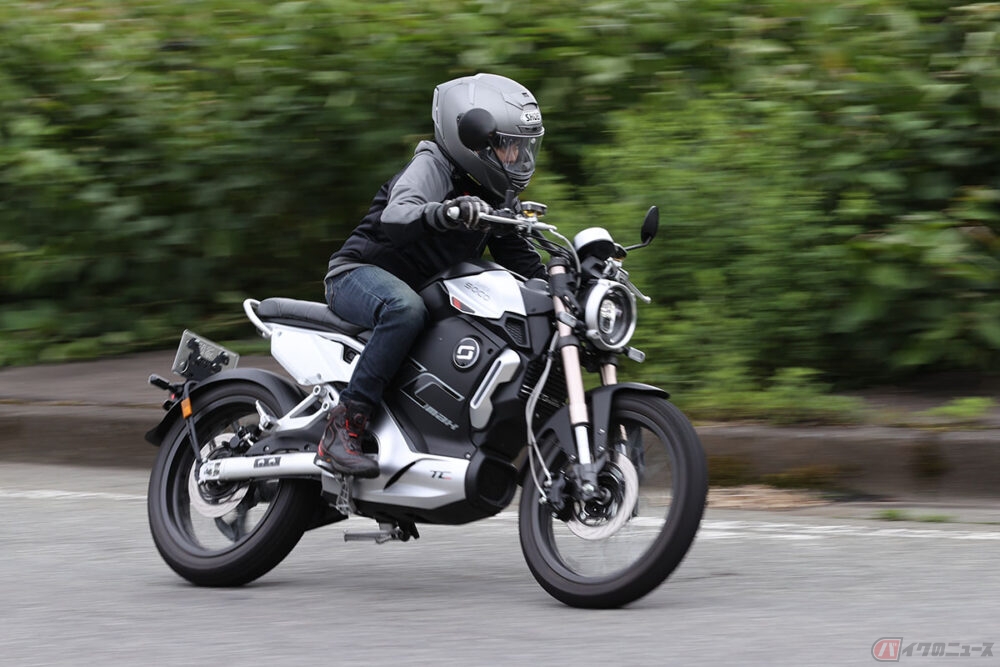 電動バイクSUPER SOCO「TC MAX」スリムな車体が持つフレンドリーさと