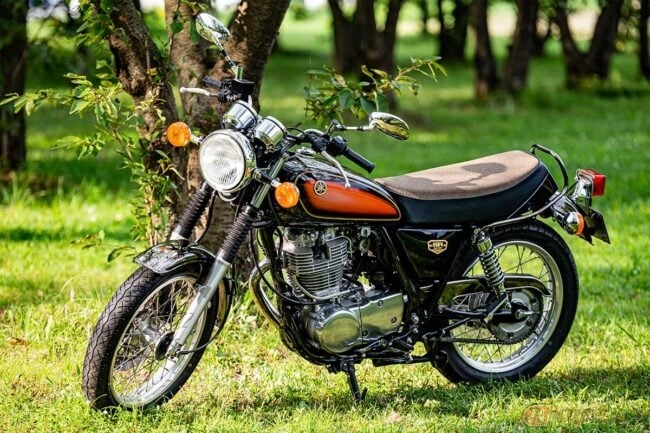ヤマハ「SR400」は終わらない！ ワイズギアから美しいグラフィックとメッキで魅せる外装セットが発売【PR】 | バイクのニュース