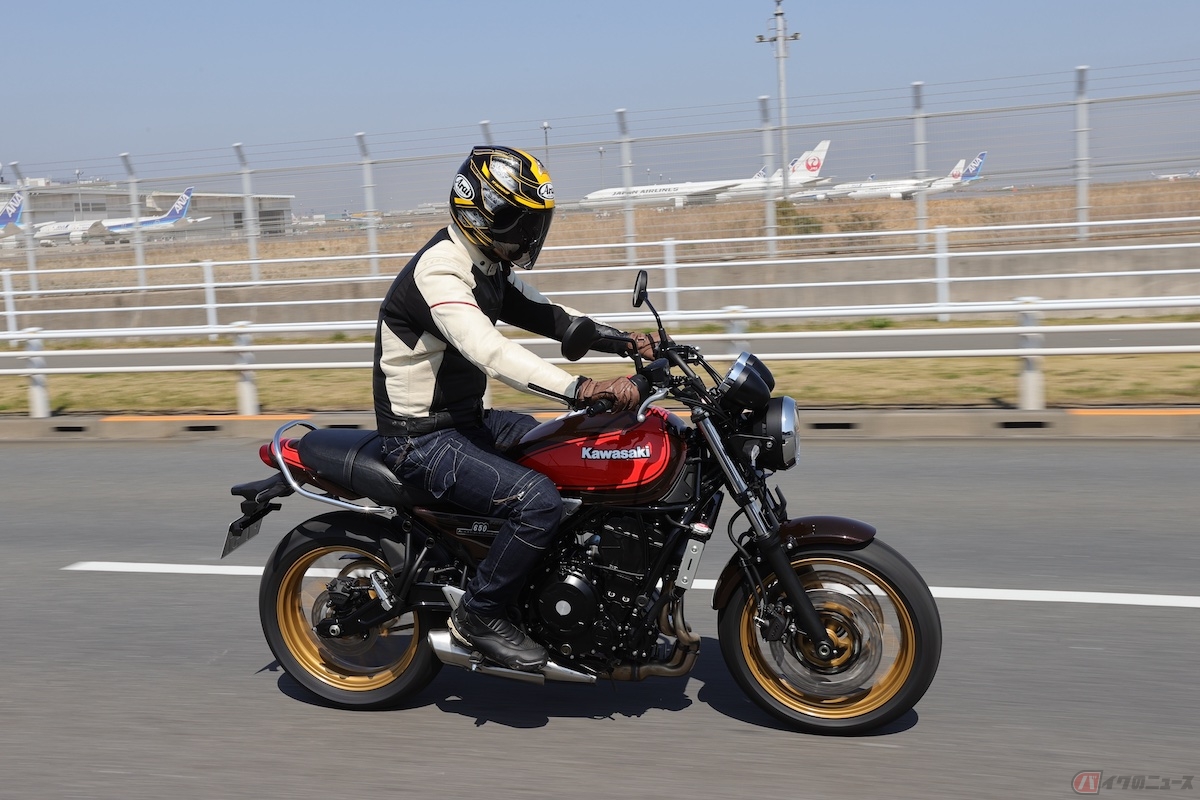羽田空港にあるバイク駐車場を利用し、空港グルメを堪能することもできます