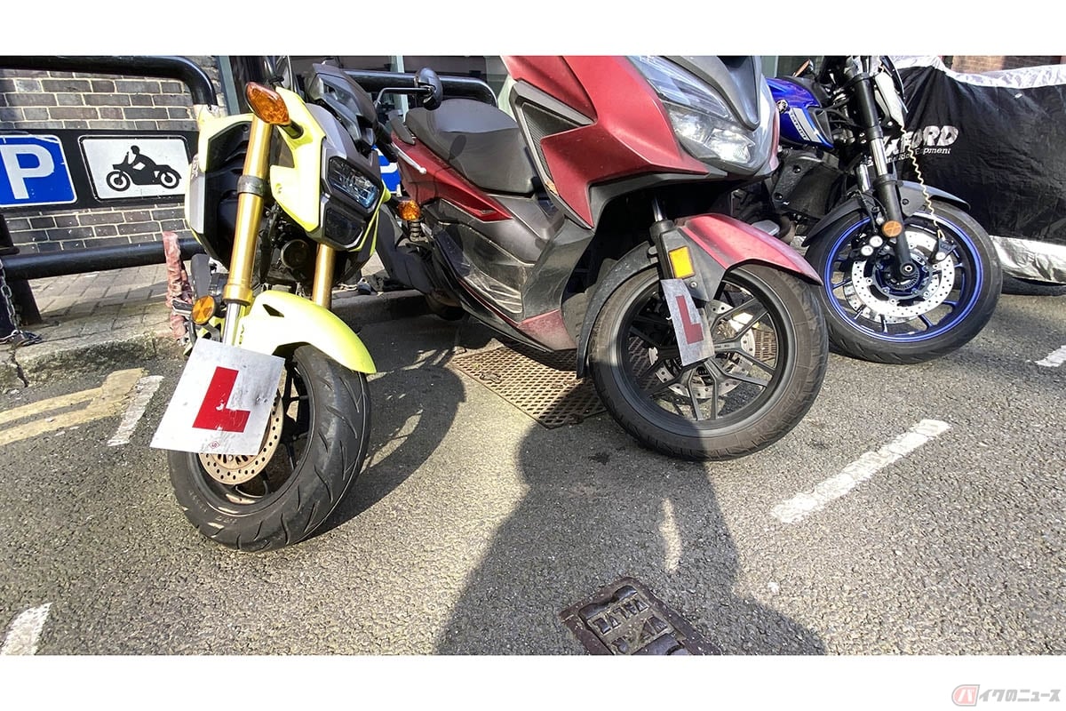 岸田彩美さんが訪れたイギリス・ロンドン。バイクの初心者マーク“L”が目立ちます
