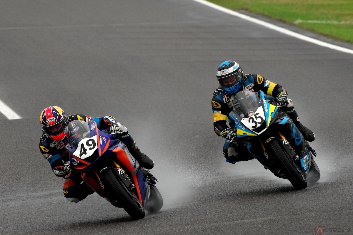 松岡選手と三上選手の激しいトップ争い