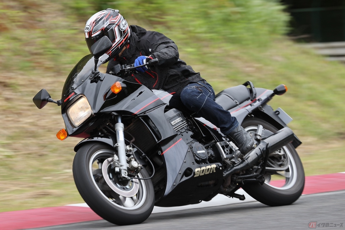 改正前に生産されたバイクは、元々ヘッドライトのON／OFFが付いているため、そのままでも違反に問われることはありません
