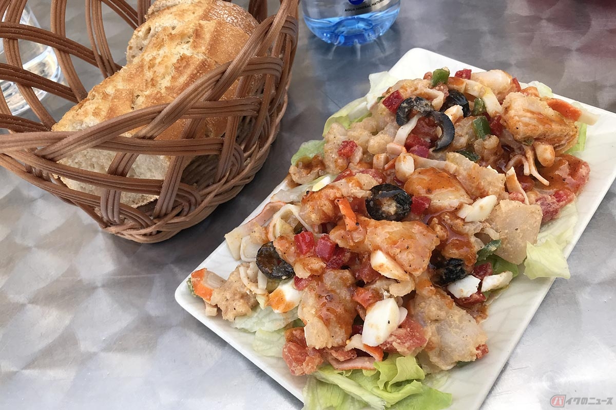 マルク・マルケス選手の地元「Cervera（サルベラ）」のタコ料理屋“Pulpería Noia”を訪れた岸田彩美さん。カタルーニャ州の料理・エスケーシャーダを頂きました