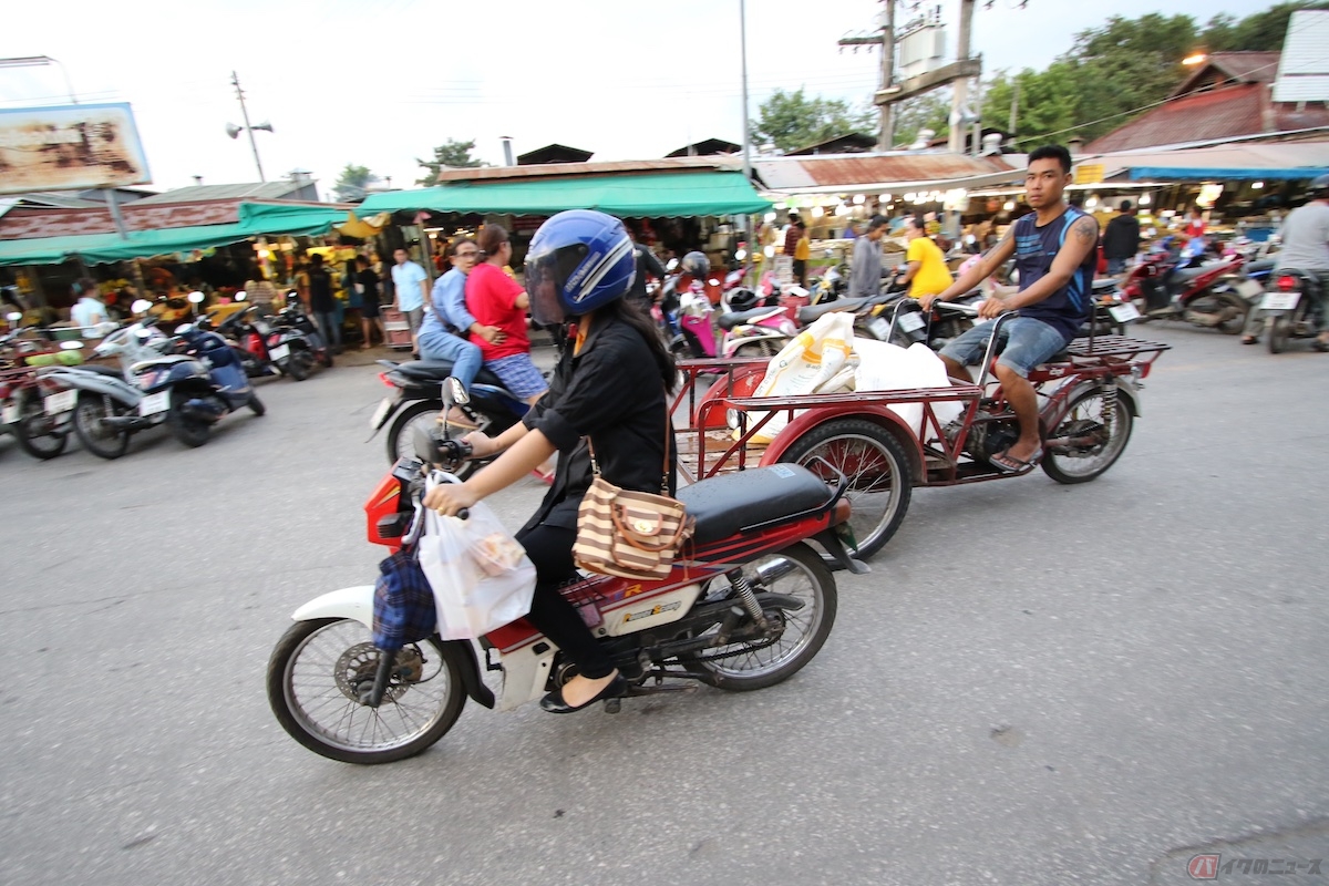多くのバイクが走るタイ国内