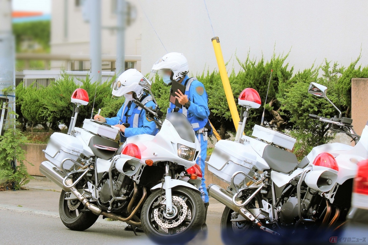 重大な交通ルール違反で検挙された場合は、一度で免許取り消し処分になる可能性が高い