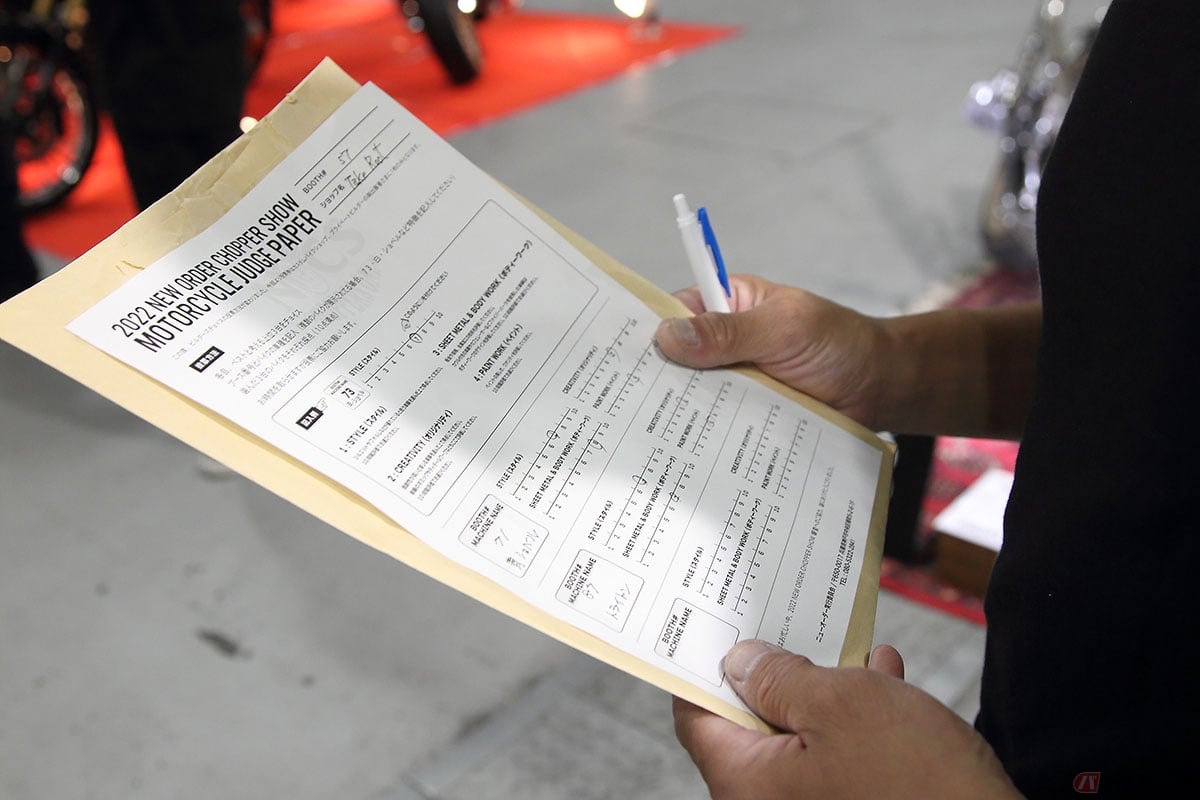 今年からNOCSでは細かく項目分けされたジャッジペーパーによる審査でビルダーズチョイスを選考。主催者曰く「カスタムショーとしては今回の選考基準でも良いのですが、チョッパーショーであるという部分を考えると今後は審査項目も再考の余地があるかもしれないですね」とのこと。次回の審査基準にも注目です