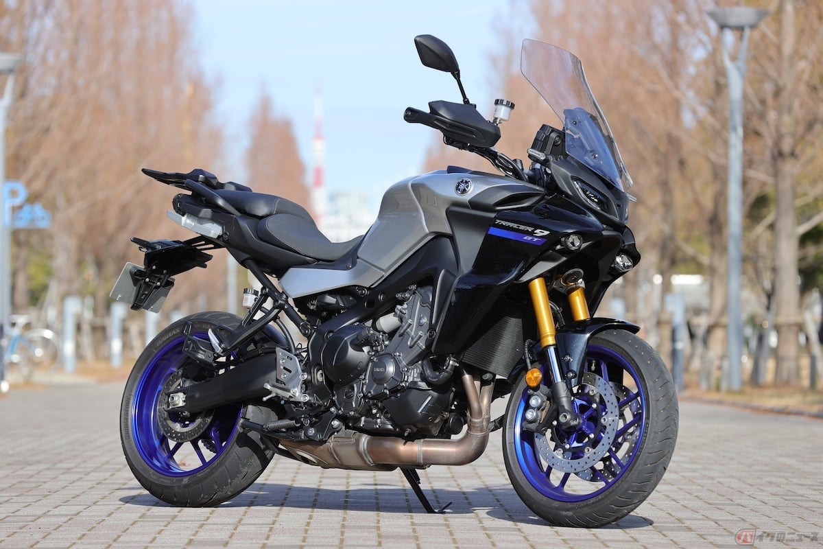 コーナリングライトを装備しているヤマハ「TRACER9GT」